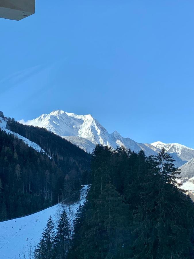 Natur Zeit - Alpine Garden Apartments Mayrhofen Exterior foto