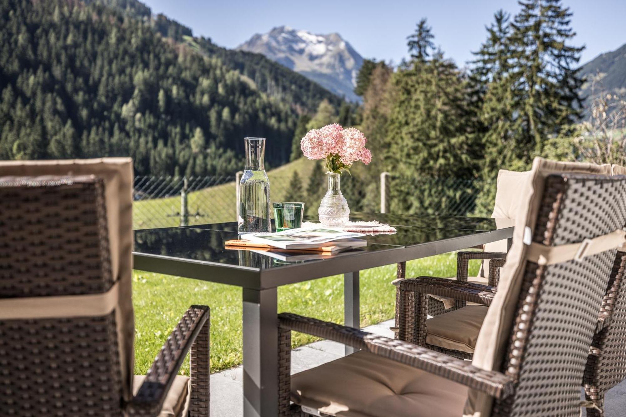 Natur Zeit - Alpine Garden Apartments Mayrhofen Exterior foto